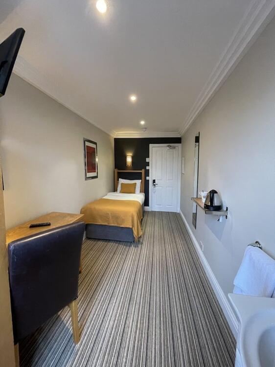 Room – Shandon Hotel