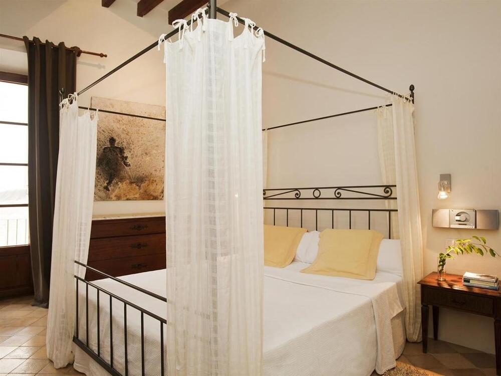 Foto de una habitación de Fornalutx Petit Hotel - Turismo de Interior
