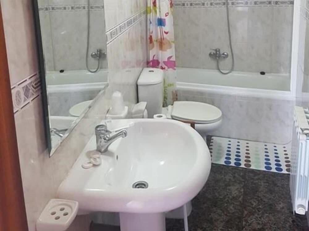 Foto del baño de Hotel Playa de Quenxe