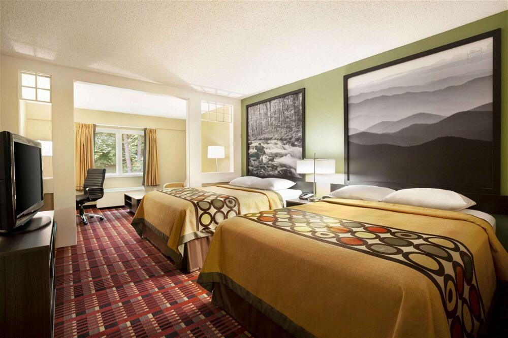 Foto de una habitación de Hotel Super 8 by Wyndham Cherokee
