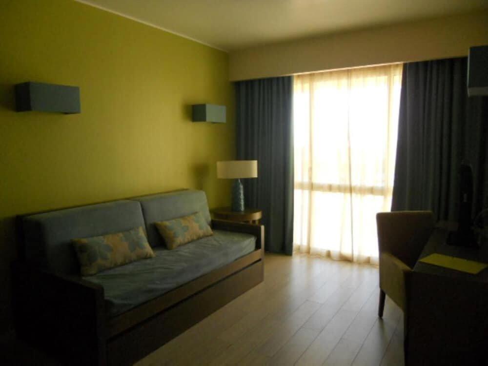 Foto de una habitación de INATEL Porto Santo Hotel