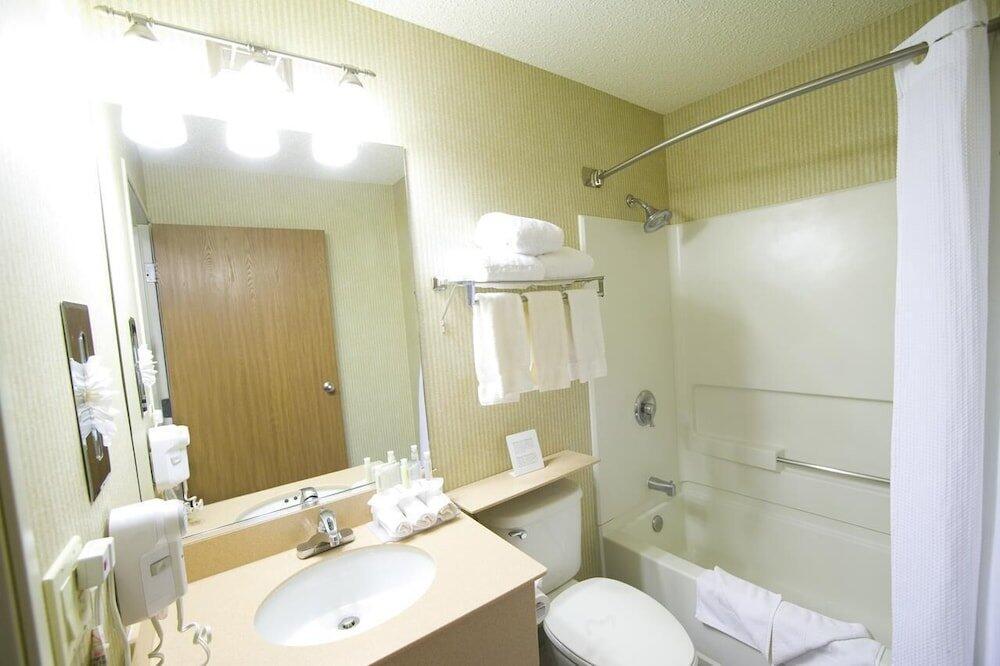 Foto del baño de Hotel Ramada by Wyndham Santa Fe