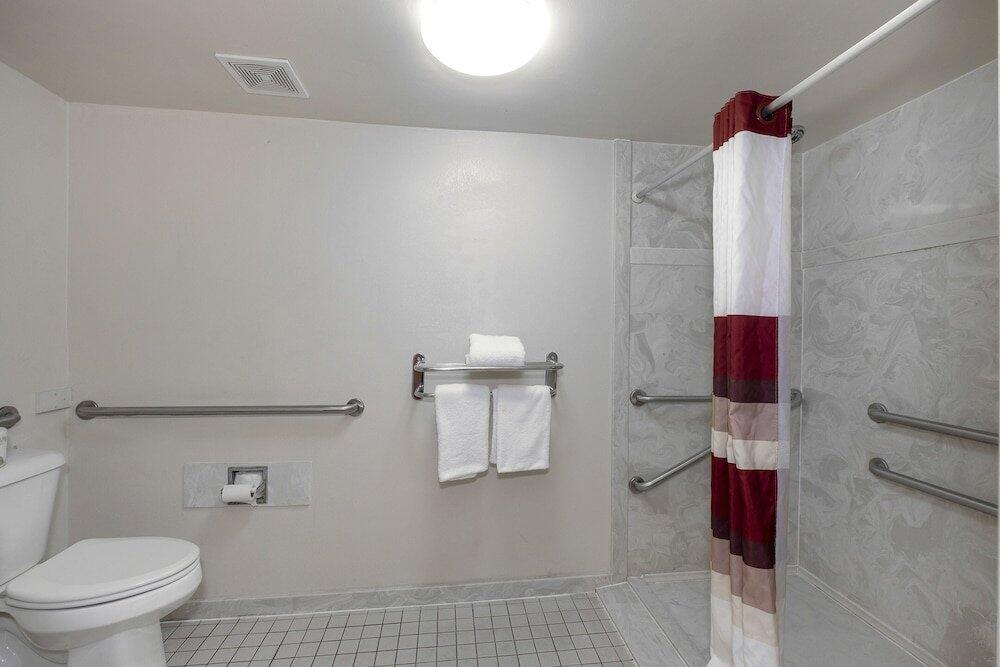 Foto del baño de Hotel Red Roof Inn &amp;amp; Suites Oxford