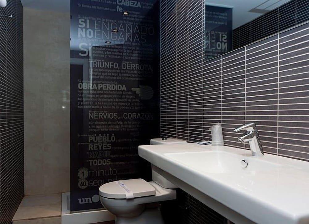 Foto del baño de Hostal Un Punto Chic-Joaquin Costa