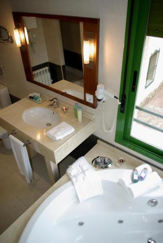 Foto del baño de Hotel El Salugral Termal Resort