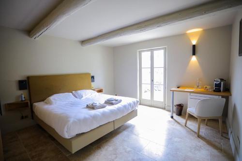 Foto de una habitación de Hotel La Bastide d&amp;#039;Eygalières