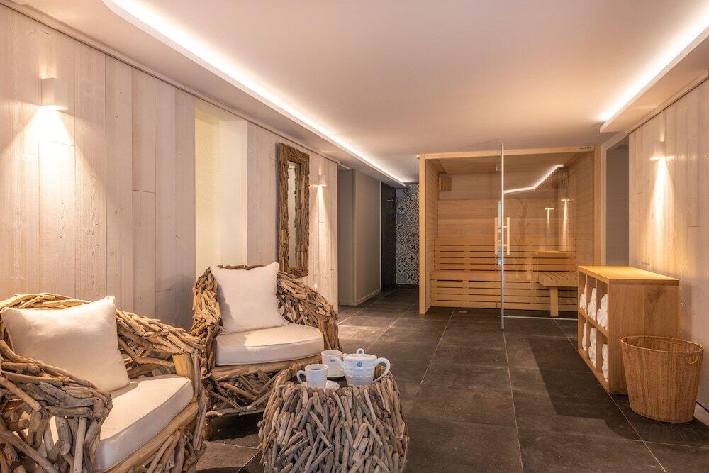 Foto de los servicios de The Originals Boutique La Villa Ouest &amp;amp; Spa