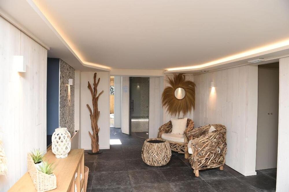 Foto de los servicios de The Originals Boutique La Villa Ouest &amp;amp; Spa