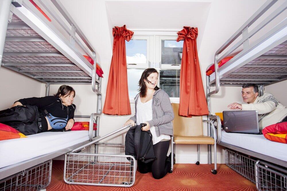 Foto de una habitación de Snoozles Quay Street Tourist Hostel