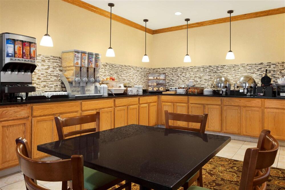 Foto de restauración de Hotel Country Inn &amp;amp; Suites by Radisson, Macedonia, OH