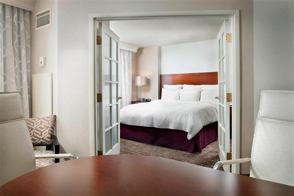 Photo – Hotel Chicago Marriott Suites Deerfield