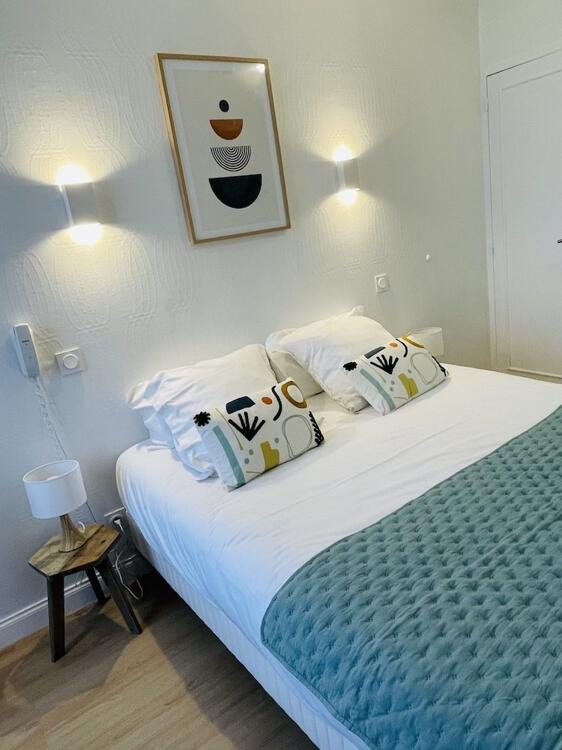 Foto de una habitación de Hôtel Porte Mars Reims Gare Centre