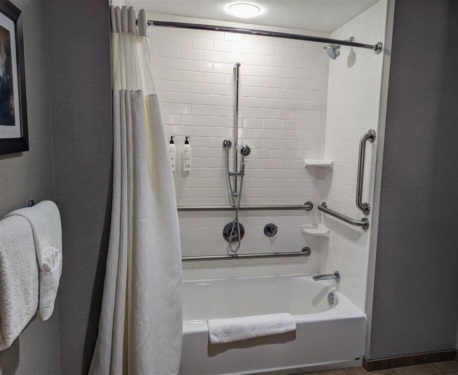 Foto del baño de Hotel Fairfield Inn &amp;amp; Suites by Marriott Great Barrington Lenox/Berkshires