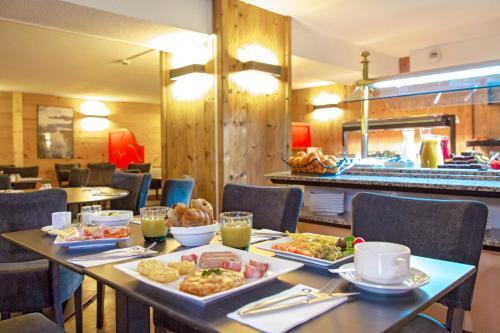 Foto de restauración de SOWELL HOTELS Le Parc &amp;amp; Spa
