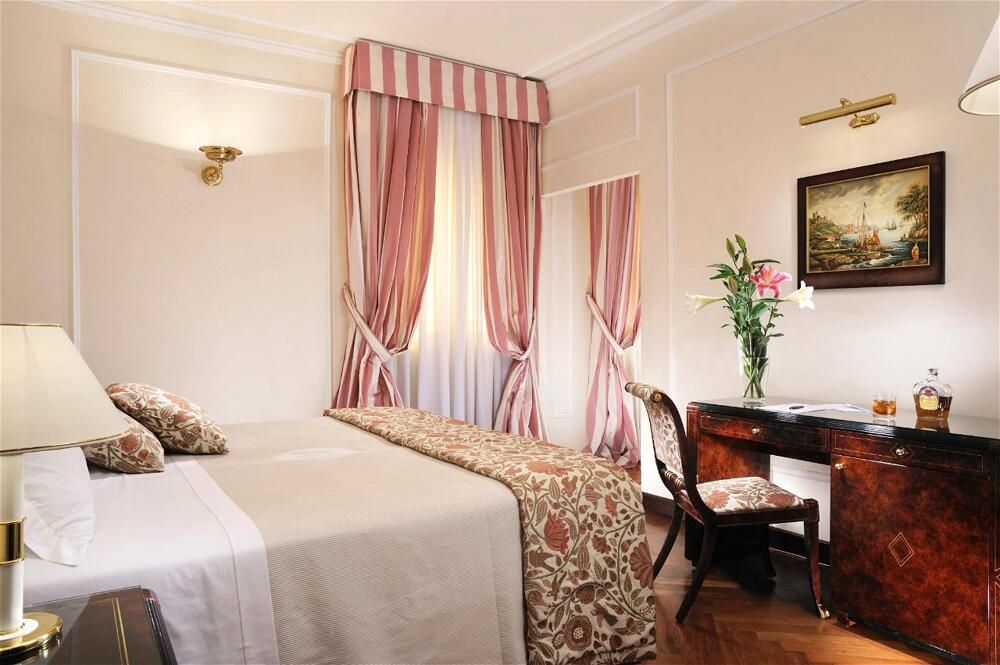 Foto de una habitación de Hotel De La Ville