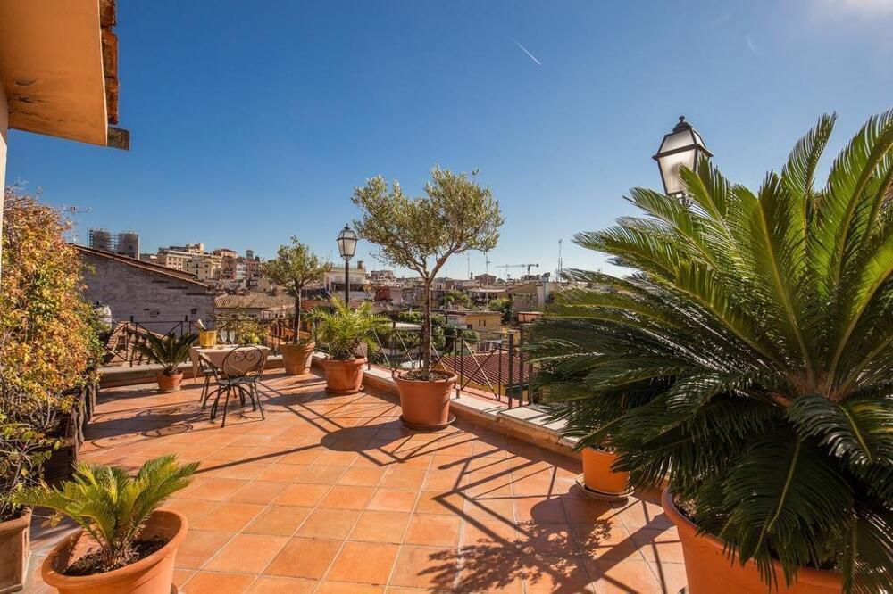 Foto de las zonas nobles de Hotel La Lumiere Di Piazza Di Spagna