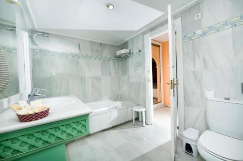 Foto del baño de Aparthotel Monarque Sultán