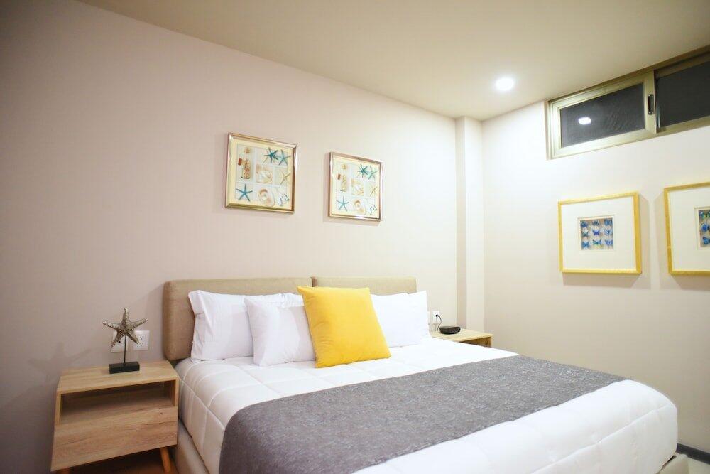 Foto de una habitación de Aparthotel Marina Suites