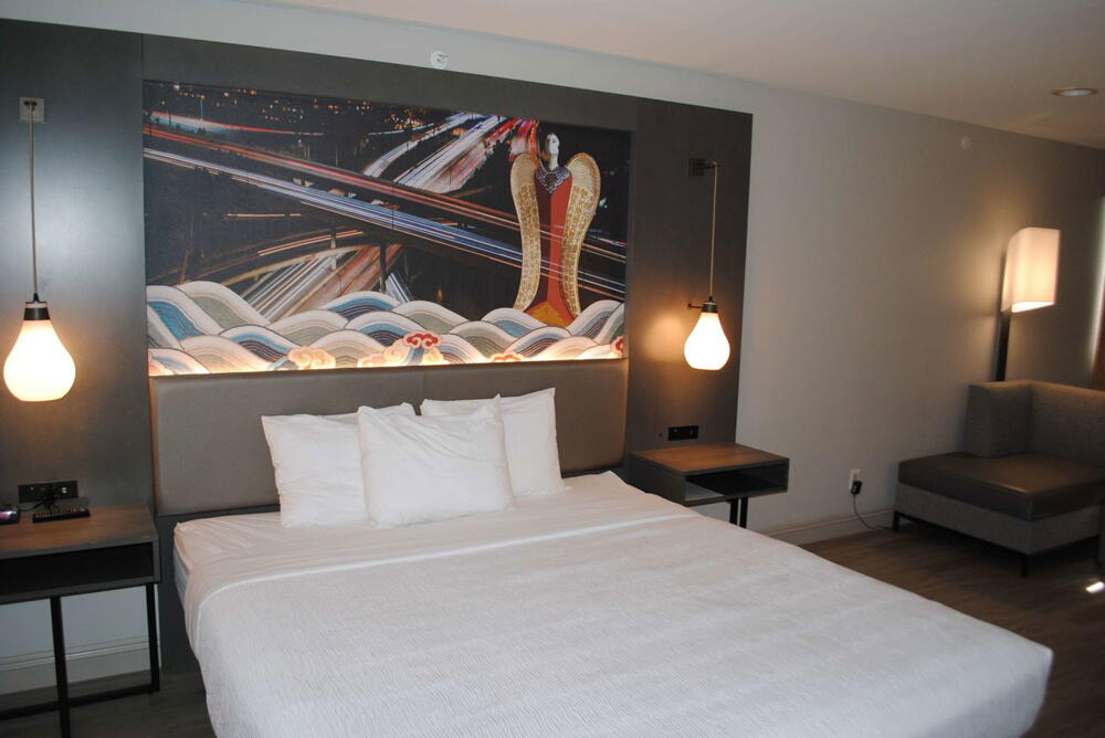 Foto de una habitación de Hotel Best Western Plus Dragon Gate Inn