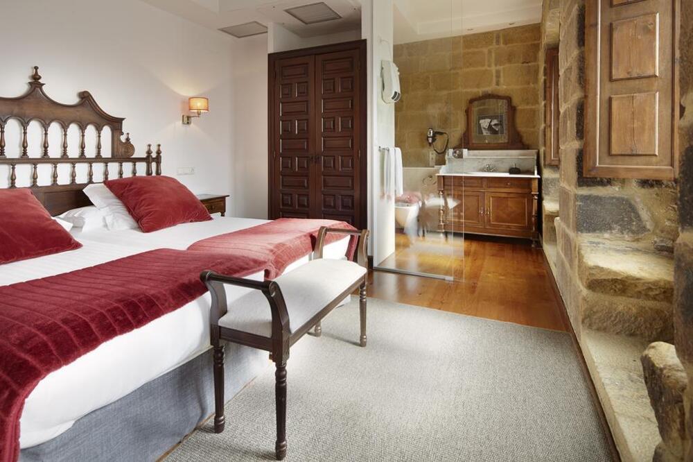 Foto de una habitación de Saiaz Getaria Hotela