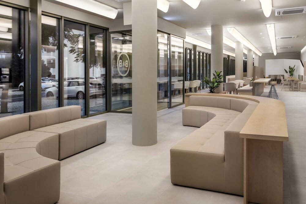 Foto de las zonas nobles de B&amp;amp;B Hotel Lisboa Oeiras