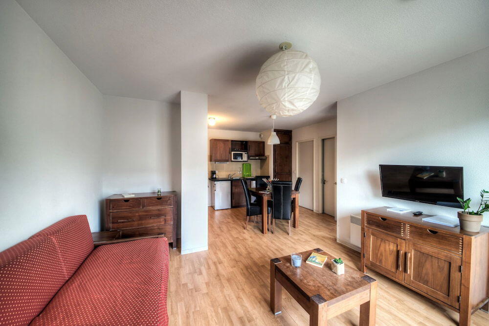 Foto de una habitación de Zenitude Hôtel-Résidences l&amp;#039;Acacia Lourdes