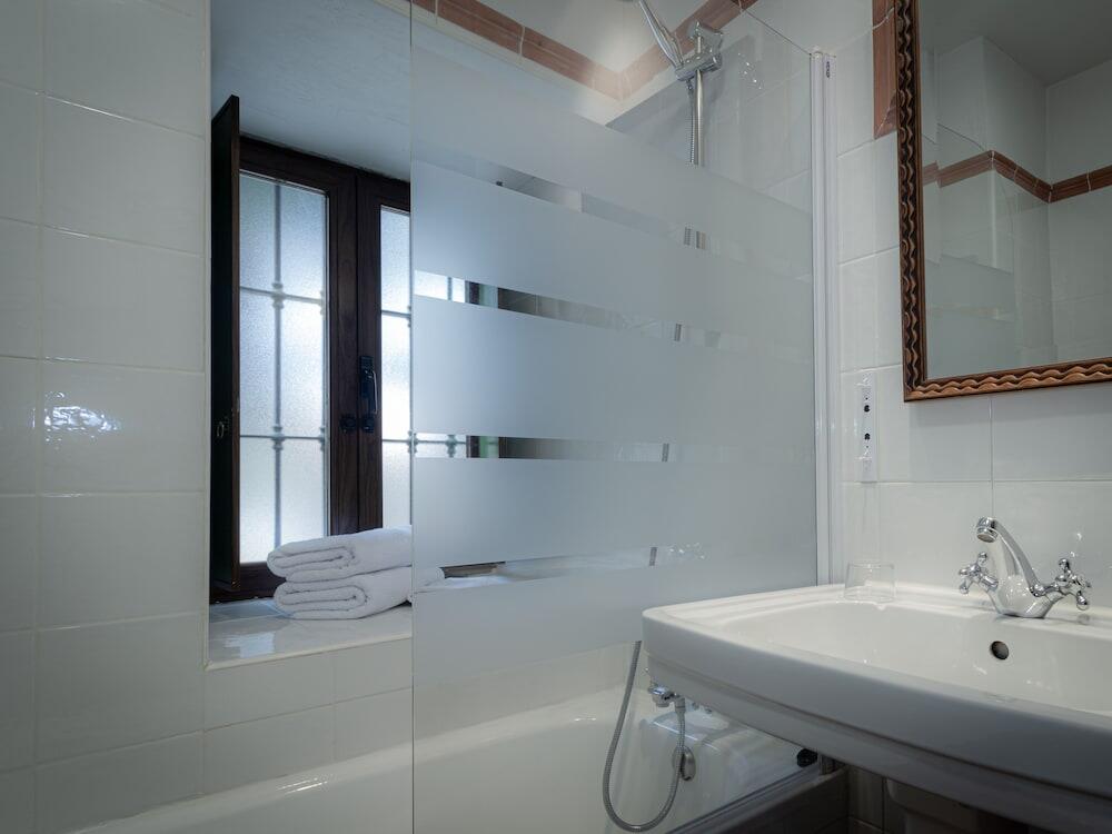 Foto del baño de Posada Peña Pintada by Vivere Stays
