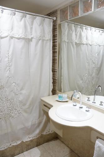 Foto del baño de Hotel Howard Johnson by Wyndham Rosario
