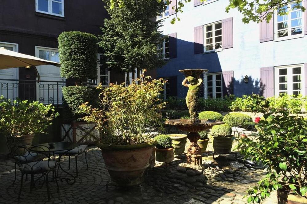 Exterior – Villa Provence