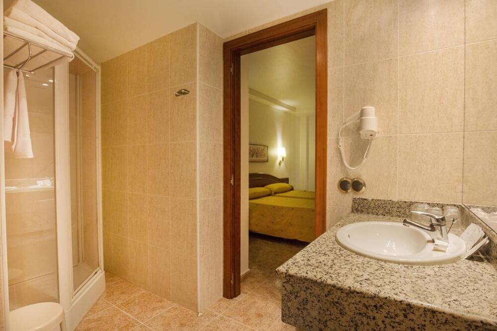 Foto del baño de Hotel Cervol