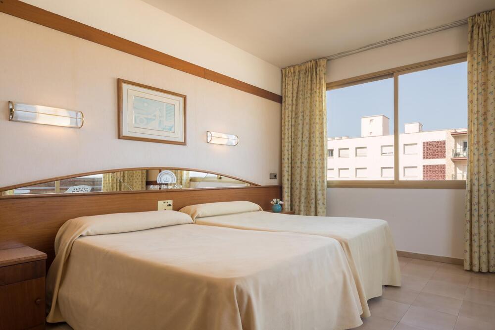 Foto de una habitación de Hotel htop Royal Sun