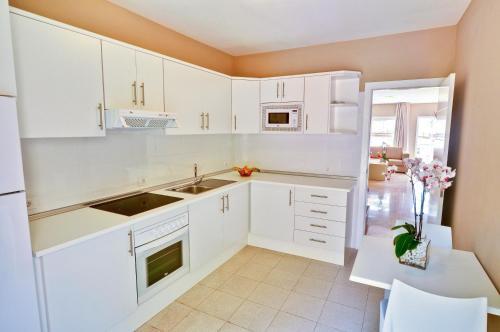 Foto de una habitación de Apartamentos Los Olivos Beach Resort