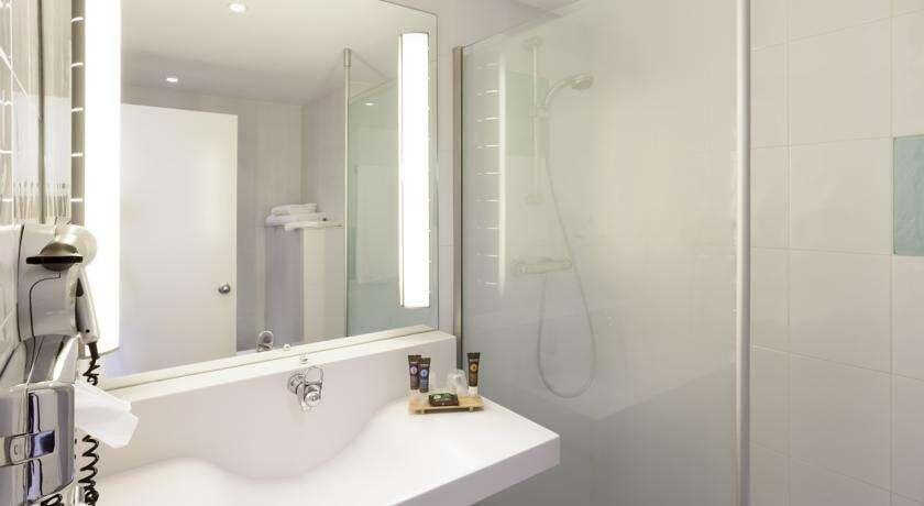 Foto del baño de Hotel Novotel Madrid Campo de las Naciones