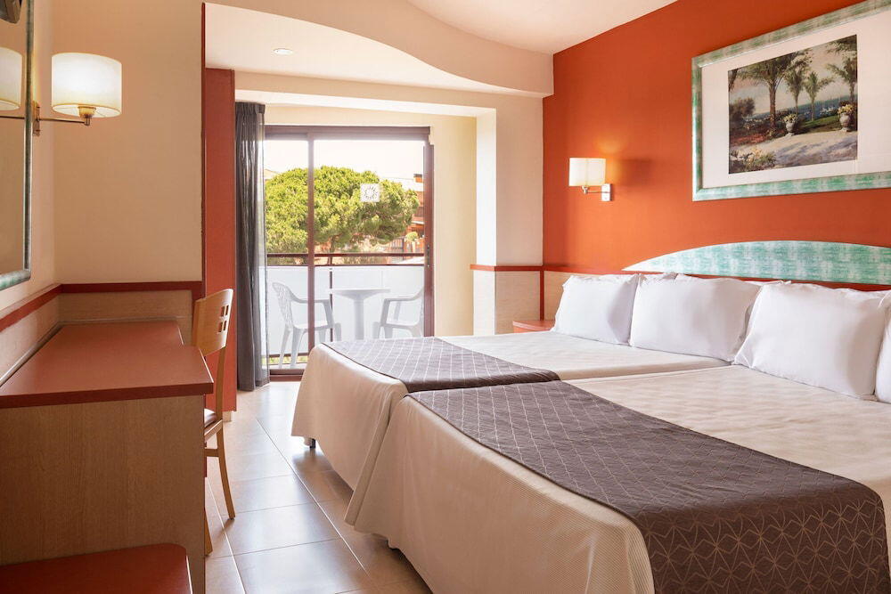 Foto de una habitación de Hotel htop Calella Palace &amp;amp; SPA 4Sup #htopFun