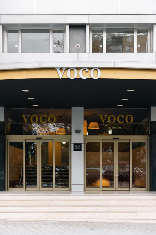 Foto del exterior de voco Madrid Retiro, an IHG Hotel