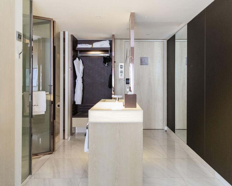 Foto del baño de Naumi Hotel