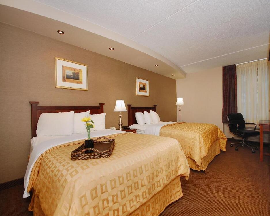 Photo – Hotel The Plaza Inn &amp;amp; Suites