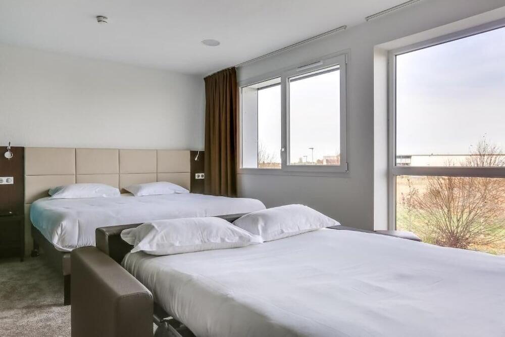 Foto de una habitación de The Originals City, Hôtel Caen Mémorial