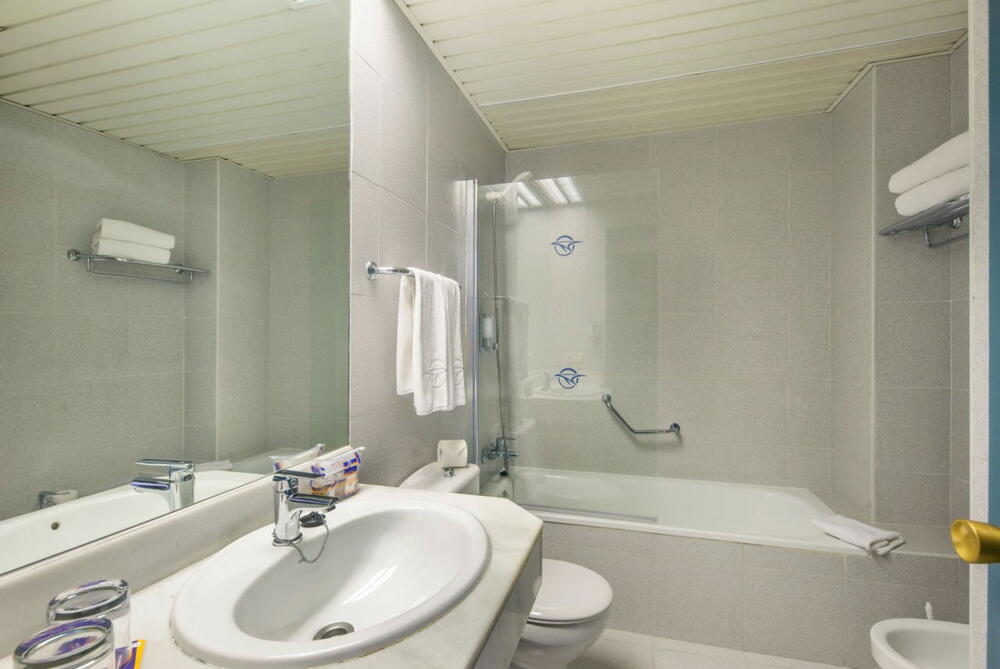 Foto del baño de Hotel Globales Gardenia