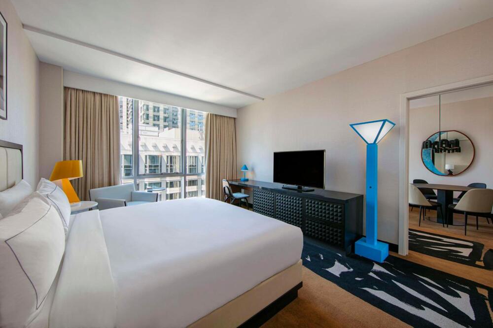 Foto de una habitación de theWit Chicago, a Hilton Hotel