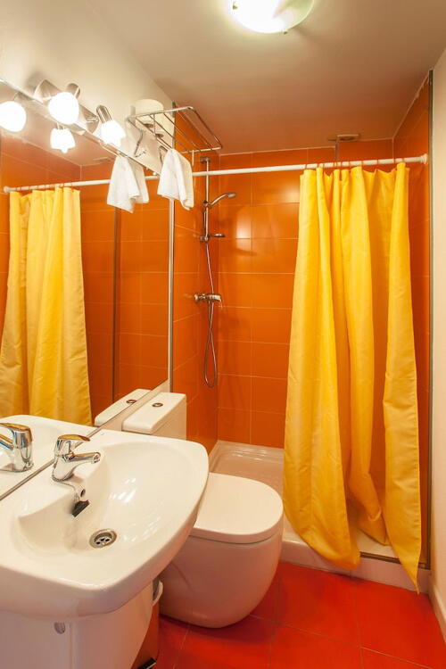 Foto del baño de Apartamentos Bahía de Boó