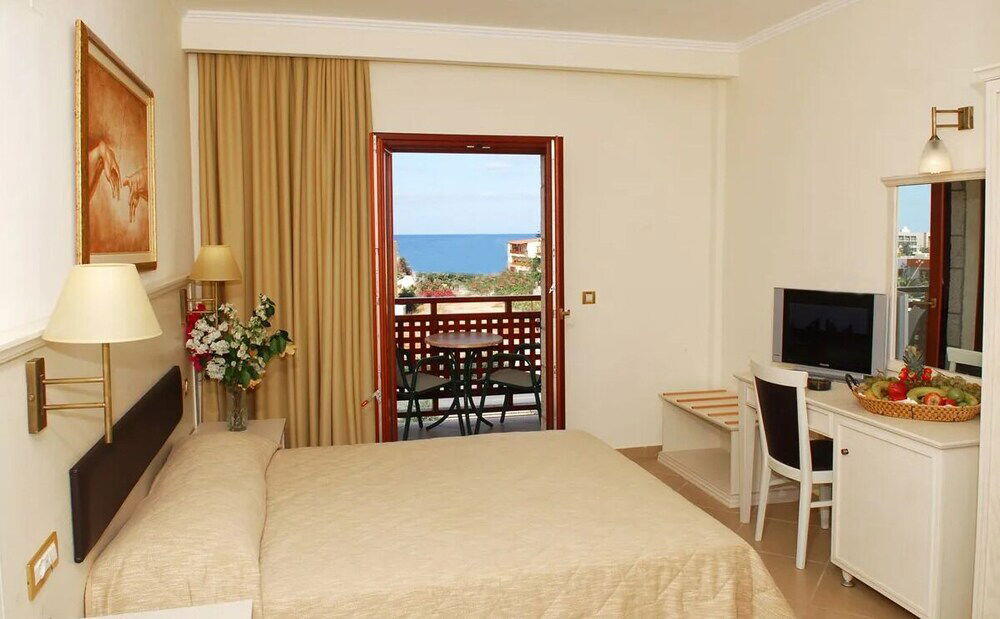 Foto de una habitación de Cactus Beach Hotel