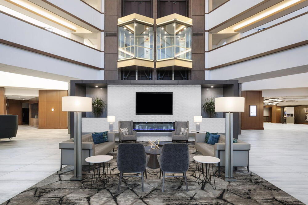 Foto del exterior de Hotel Crowne Plaza Lansing by IHG