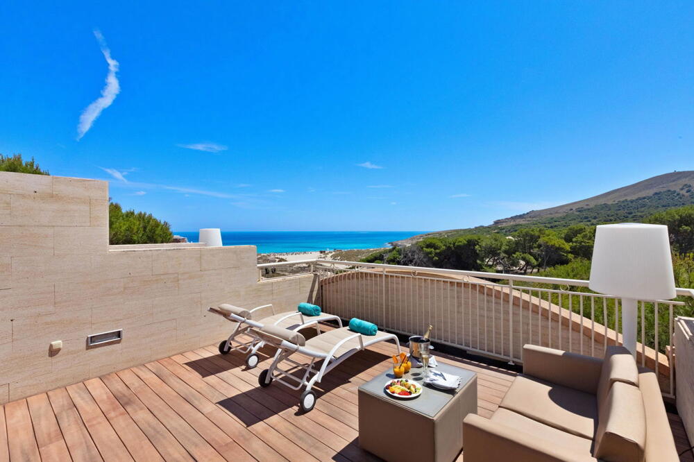 Foto de una habitación de Hotel VIVA Cala Mesquida Suites &amp;amp; Spa Adults Only 16