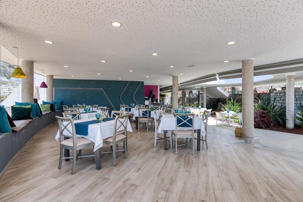 Foto de restauración de Aparthotel Holiday Club Puerto Calma