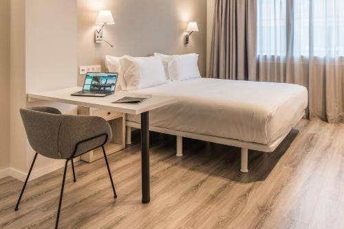 Foto de una habitación de Aparthotel Bilbao City Center by abba Suites