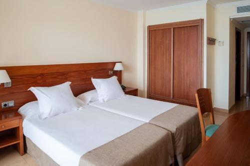 Foto de una habitación de Hotel Checkin Diamar