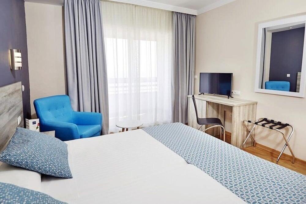 Foto de una habitación de Hotel Maya Alicante