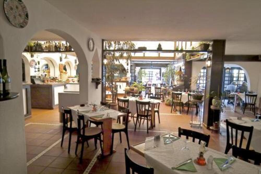 Foto de restauración de Hotel Puerto Caleta