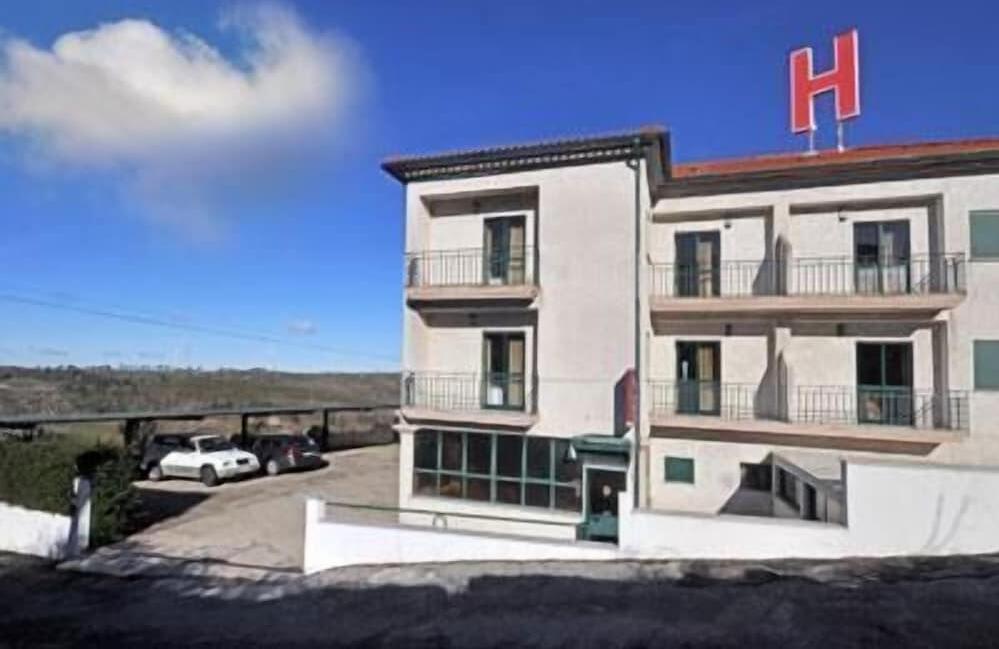 Foto del exterior de Hostal Ferrinho